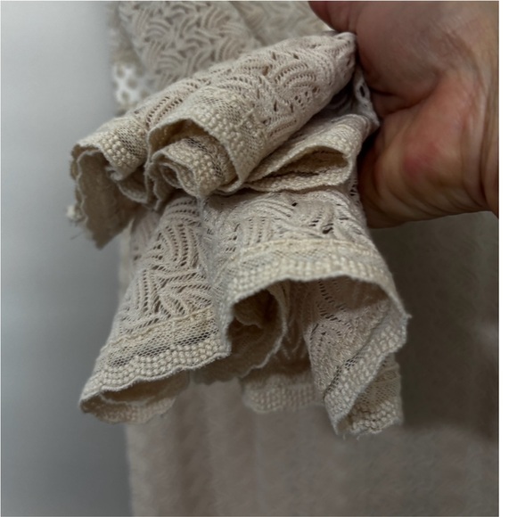 elliatt kailee ivory lacy pattern mock neck bell sleeve midi dress size M - Picture 8 of 8